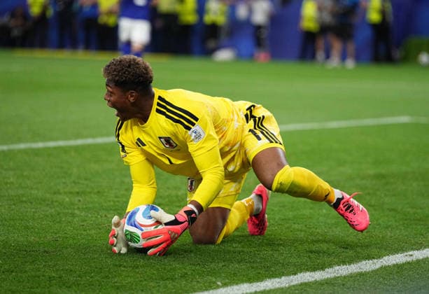 Zion Suzuki (Japan) controls the ball during Netherlands and Japan, Group F FIFA World Cup, WM, Weltmeisterschaft, Fussball 2026, Dallas Stadium, Arlington, United States on June 14, 2026. Thor Wegner DeFodi Images. (Photo by DeFodi Images) -