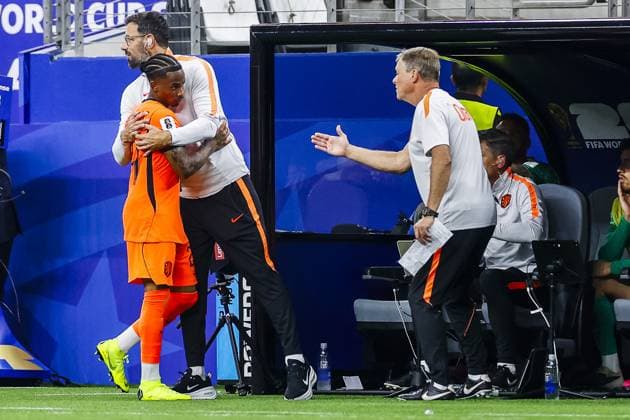DALLAS, 14-06-2026, Dallas AT&T Stadium, World Cup 2026 Match between Netherlands and Japan. Picture shows Netherlands player Crysencio Summerville player substitution , Ruud van Nistelrooij Netherlands - Japan (World Cup 2026)  x204366582x Copyright: