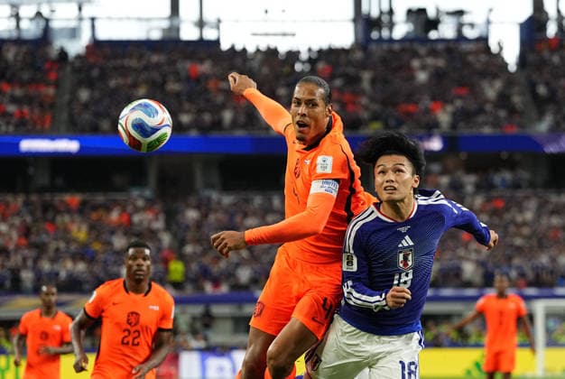 Virgil van Dijk (Netherlands) and Ayase Ueda (Japan) battle for the ball during Netherlands and Japan, Group F FIFA World Cup, WM, Weltmeisterschaft, Fussball 2026, Dallas Stadium, Arlington, United States on June 14, 2026. Thor Wegner DeFodi Images. (Photo by DeFodi Images) -