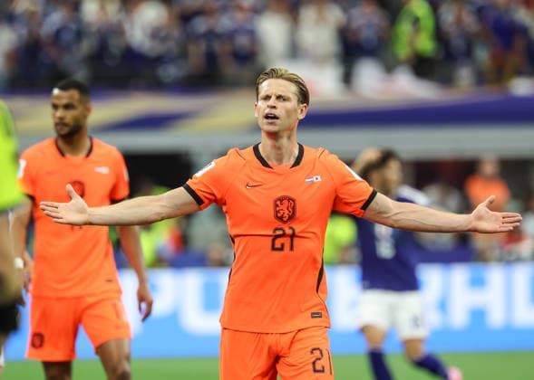 June 14, 2026: The Netherlands Frenkie De Jong doesn t like the call of an official during the FIFA World Cup, WM, Weltmeisterschaft, Fussball soccer match between The Netherlands and Japan at Dallas Stadium in Arlington, TX. Kyle Okita FIFA World Cup 2026: Netherlands Vs Japan JUN 14  - ZUMAc04_ 20260614_zma_c04_063 Copyright: xCSMx