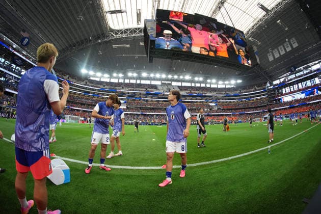 June 15, 2026, Dallas, Texas, United States: Players of Japan warm up during the FIFA World Cup, WM, Weltmeisterschaft, Fussball 2026 Group F match between Netherlands and Japan at Dallas Stadium on June 14, 2026 in Dallas, Texas. Netherlands V Japan: Group F - FIFA World Cup 2026  - ZUMAa181 20260615_zaa_a181_004 Copyright: xJosexBretonx