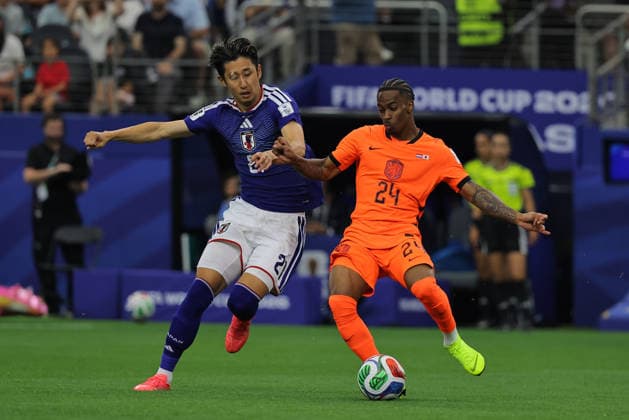 Crysencio Summerville (R) of the Netherlands vies for the ball with Hiroki Ito (L) of Japan during a Group F match of the 2026 FIFA World Cup, WM, Weltmeisterschaft, Fussball between the Netherlands and Japan at AT&T Stadium in Arlington, United States, 14 June 2026. FIFA World Cup 2026: Netherlands - Japan !ACHTUNG: NUR REDAKTIONELLE NUTZUNG!  Copyright: xKennethxFernandezx GR7381 20260614-55020596858_1