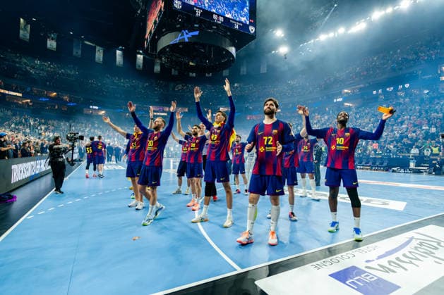 Köln, 12.05.2026, Handball, Herren, EHF Champions League Men 2025 26, Finale, FC Barcelona, Barca - Füchse Berlin Die Mannschaft feiert mit den Fans die gewonnene Champions League 2026