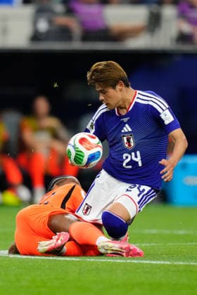 Netherlands v Japan: Group F - FIFA World Cup, WM, Weltmeisterschaft, Fussball 2026 Quinten Timber of Netherlands and Kaishu Sano of Japan compete for the ball during the FIFA World Cup 2026 Group F match between Netherlands and Japan at Dallas Stadium on June 14, 2026 in Dallas, Texas. Dallas TX United States  Copyright: xJosexBretonx originalFilename:bretonhernandez-netherla260614_np1fc.jpg