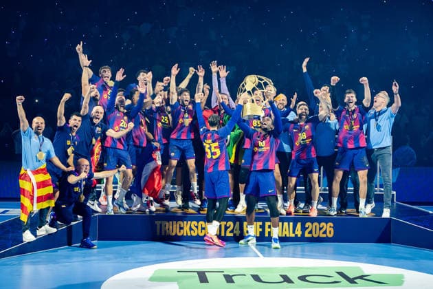 Köln, 12.05.2026, Handball, Herren, EHF Champions League Men 2025 26, Finale, FC Barcelona, Barca - Füchse Berlin Champions League Sieger FC Barcelona auf dem Podest mit Trophäe