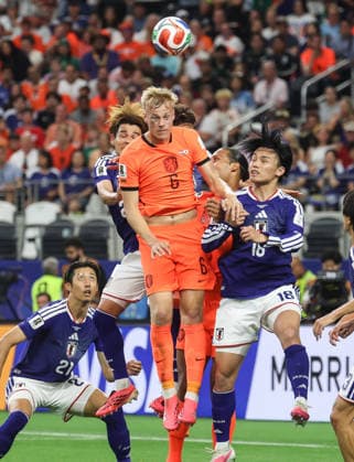 June 14, 2026: Netherlands and Japanese players battle for position during the FIFA World Cup, WM, Weltmeisterschaft, Fussball soccer match between The Netherlands and Japan at Dallas Stadium in Arlington, TX. Kyle Okita FIFA World Cup 2026: Netherlands Vs Japan JUN 14  - ZUMAc04_ 20260614_zma_c04_070 Copyright: xCSMx