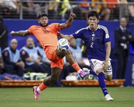 ARLINGTON - (lr) Memphis Depay of the Netherlands and Takehiro Tomiyasu of Japan during the 2026 FIFA World Cup, WM, Weltmeisterschaft, Fussball Group F match between the Netherlands and Japan at Dallas Stadium on June 14, 2026, in Arlington, United States. ROBIN VAN LONKHUIJSEN ANP FIFA World Cup 2026 2026 xVIxANPxSportx xxANPxIVx 561032007 originalFilename: 561032007.jpg