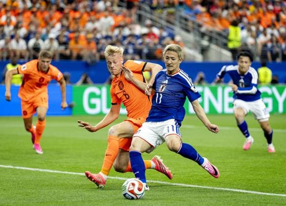 ARLINGTON - (lr) Jan Paul van Hecke of the Netherlands, Daizen Maeda or Japan during the FIFA 2026 World Cup Group F match between the Netherlands and Japan at Dallas Stadium on June 14, 2026 in Arlington, United States. KOEN VAN WEEL ANP FIFA World Cup, WM, Weltmeisterschaft, Fussball 2026 2026 xVIxANPxSportx xxANPxIVx 561032439 originalFilename: 561032439.jpg