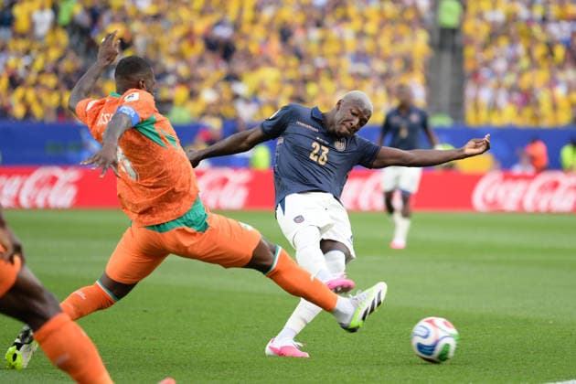 Fußball, WM 2026, 20260614, Elfenbeinküste - Ecuador. Im Bild v.l. Franck KESSIE (Elfenbeinküste, 8), Moises CAICEDO (Ecuador, 23). Philadelphia Philadelphia Stadium Pennsylvania Vereinigte Staaten von Amerika