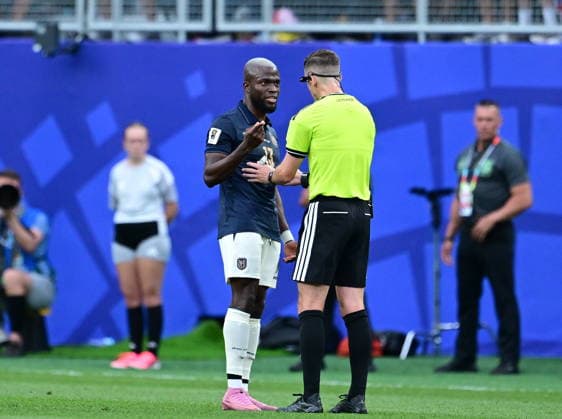 Ivory Coast v Ecuador - FIFA World Cup, WM, Weltmeisterschaft, Fussball 2026 - Group E PHILADELPHIA, UNITED STATES - JUNE 14: Enner Valencia (13) of Ecuador argues with the referee during 2026 FIFA World Cup First Stage Group E match between Ivory Coast and Ecuador at Lincoln Financial Field (Philadelphia Stadium) in Philadelphia, Pennsylvania, United States on June 14, 2026. Abdulhamid Hosbas Anadolu Philadelphia United States. Editorial use only. Please get in touch for any other usage.  Copyright: x2026xAnadoluxAbdulhamidxHosbasx