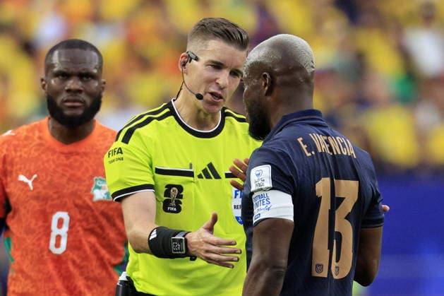 FIFA World Cup, WM, Weltmeisterschaft, Fussball 2026 - Group E - Ivory Coast vs Ecuador Referee Francois Letexier (L) interacts with Enner Valencia of Ecuador (R) during the FIFA World Cup 2026 group stage match Ivory Coast against Ecuador, in Philadelphia, Pennsylvania, USA, 14 June 2026. PHILADELPHIA United States  Copyright: xSHAWNxTHEWx