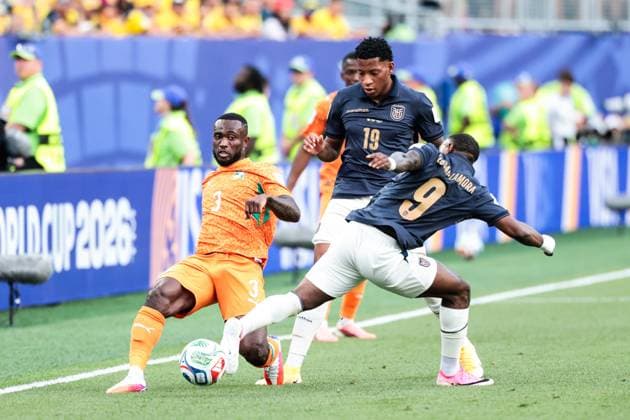 RECORD DATE NOT STATED FIFA World Cup, WM, Weltmeisterschaft, Fussball 2026 - Group E - Ivory Coast v Ecuador Ghislain Konan player of Ivory Coast and Plata and John Yeboah players of Ecuador during the match between Ivory Coast and Ecuador in the first round of Group E of the 2026 FIFA World Cup group stage at Philadelphia Stadium, in Philadelphia, United States, on Sunday, June 14, 2026.(Foto: Vanessa Carvalho Brazil Photo Press IMAGO) Sports %G Copyright: xVanessaxCarvalhox
