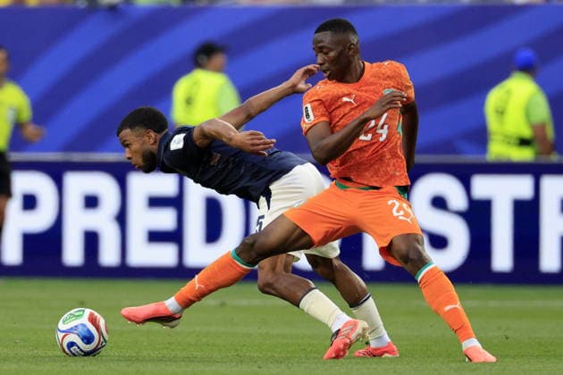 FIFA World Cup, WM, Weltmeisterschaft, Fussball 2026 - Group E - Ivory Coast vs Ecuador Pedro Vite of Ecuador (L) in action against Bazoumana Toure of Ivory Coast during the FIFA World Cup 2026 group stage match Ivory Coast against Ecuador, in Philadelphia, Pennsylvania, USA, 14 June 2026. PHILADELPHIA United States  Copyright: xSHAWNxTHEWx