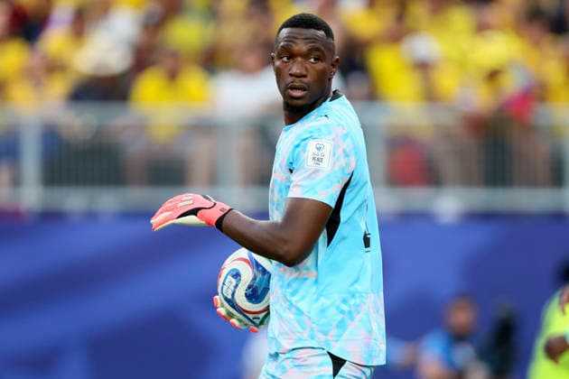 Cote D Ivoire v Ecuador: Group E - FIFA World Cup, WM, Weltmeisterschaft, Fussball 2026 Yahia Fofana, goalkeeper of Cote D Ivoire on the ball during the FIFA World Cup 2026 Group E match between Cote D Ivoire and Ecuador at Philadelphia Stadium on June 14, 2026 in Philadelphia, United States. WARNING! This Photograph May Only Be Used For Newspaper And Or Magazine Editorial Purposes. May Not Be Used For Publications Involving 1 player, 1 Club Or 1 Competition Without Written Authorisation From Football DataCo Ltd. For Any Queries, Please Contact Football DataCo Ltd on +44 (0) 207 864 9121 Philadelphia Philadelphia Stadium PA United States Copyright: xAllstarxPicturexLibraryxLtdx