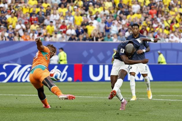 PHILADELPHIA - (LR) Emmanuel Agbadou of Ivory Coast, Enner Valencia of Ecuador during the 2026 FIFA World Cup, WM, Weltmeisterschaft, Fussball Group E match between Ivory Coast and Ecuador at Philadelphia Stadium on June 15, 2026 in Philadelphia, United States. MAURICE VAN STEEN ANP FIFA World Cup 2026 2025-2026 xVIxANPxSportx xMauricexvanxSteenxIVx 561037637 originalFilename: 561037637.jpg