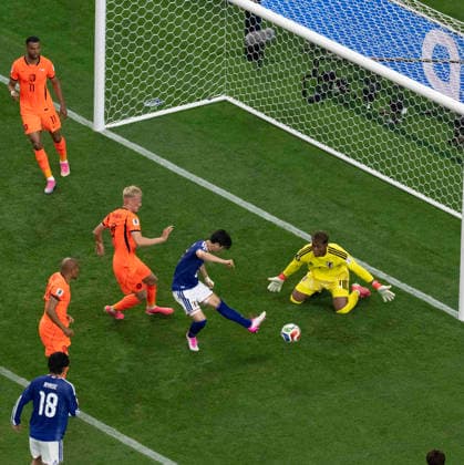 June 14, 2026, Arlington, Texas, USA: Japanese players 1 GK ZION SUZUKI and 3 D SHOGO TANIGUCHI working together to protect the ball from the Netherlands World Cup 2026: Netherlands V Japan 2-2  - ZUMAm147 20260614_zap_m147_016 Copyright: xHossxMcBainx