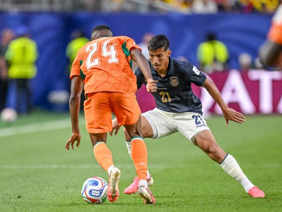 Bazoumana Toure (Ivory Coast) and Alan Franco (Ecuador) battle for the ball during the FIFA World Cup, WM, Weltmeisterschaft, Fussball 2026 Group E match between Cote D Ivoire and Ecuador at Philadelphia Stadium on June 14, 2026 in Philadelphia, United States. (Photo by Harry Langer DeFodi Images) -