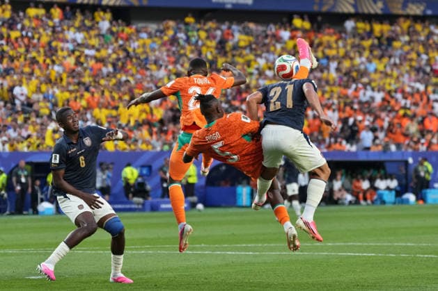SOCCER - FIFA World Cup, WM, Weltmeisterschaft, Fussball - Group E - Ivory Coast vs. Ecuador Photo by IPA ABACAPRESS.COM85698555 - Singo of Ivory Coast in action against Alan Franco of Ecuador during the Group E match between Ivory Coast and Ecuador at the FIFA World Cup in Philadelphia, USA, on June 14, 2026 Philadelphia  Copyright: xIPAxSport ABACAx