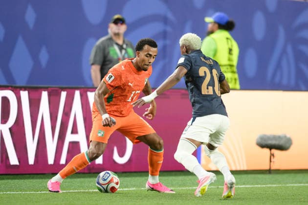 Fußball, WM 2026, 20260614, Elfenbeinküste - Ecuador. Im Bild v.l. Guela DOUE (Elfenbeinküste, 17), Nilson ANGULO (Ecuador, 20). Philadelphia Philadelphia Stadium Pennsylvania Vereinigte Staaten von Amerika