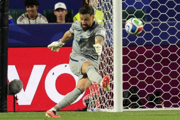 FIFA World Cup, WM, Weltmeisterschaft, Fussball 2026 - Group E - Ivory Coast vs Ecuador Goalkeeper Hernan Galindez of Ecuador takes a goal kick during the FIFA World Cup 2026 group stage match Ivory Coast against Ecuador, in Philadelphia, Pennsylvania, USA, 14 June 2026. PHILADELPHIA United States  Copyright: xSHAWNxTHEWx
