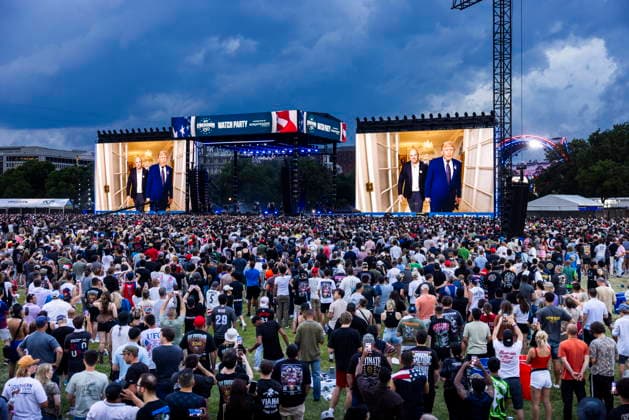 UFC Freedom 250 fan fest on the Ellipse US President Donald Trump (R) and Ultimate Fighting Championship (UFC) President and CEO Dana White (L) walk toward the octagon for the UFC Freedom 250 event from the Ellipse, outside the South Lawn of the White House in Washington, DC, USA, 14 June 2026. The mixed martial arts event is taking place on the 80th birthday of President Trump. WASHINGTON DC UNITED STATES  Copyright: xJIMxLOxSCALZOx