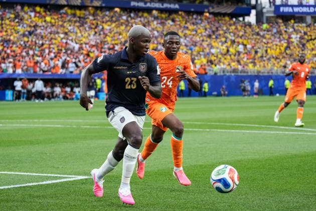 Moises Caicedo of Ecuador and Bazoumana Toure of Ivory Coast battle for the ball during a group stage match of the 2026 FIFA Men s World Cup between Ivory Coast and Ecuador at Philadelphia Stadium in Philadelphia on June 14, 2026. Richard Callis Fotoarena (Richard Callis SPP)  Copyright: xRichardxCallisx xSPPx spp-en-RiCa-2962069
