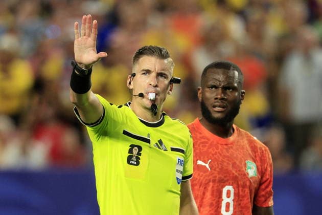FIFA World Cup, WM, Weltmeisterschaft, Fussball 2026 - Group E - Ivory Coast vs Ecuador Referee Francois Letexier gestures during the FIFA World Cup 2026 group stage match Ivory Coast against Ecuador, in Philadelphia, Pennsylvania, USA, 14 June 2026. PHILADELPHIA United States  Copyright: xSHAWNxTHEWx