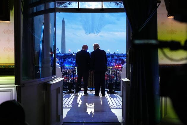 UFC Freedom 250 US President Donald Trump (R) and UFC President and CEO Dana White watch the U.S. Air Force Thunderbirds and U.S. Navy Blue Angels perform a fly over the White House during the UFC Freedom 250 fights on the South Lawn of the White House, in Washington, DC, USA, 14 June 2026. Washington, DC DC USA  Copyright: xJacquelynxMartinx xPOOLx