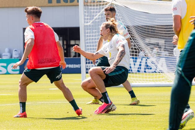 SOCCER AUSTRALIA TRAINING, Socceroos player Jackson Irvine grimaces after being stepped on by player Cammy Devlin during a training session at the Oakland Roots Sports Club in Alameda, California, United States, Sunday, June 14, 2026. ( NO ARCHIVING Alameda California United States  Copyright: xJasonxHenryx 20260615141660442326