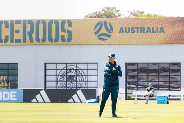 SOCCER AUSTRALIA TRAINING, Socceroos coach Tony Popovic seen during a training session at the Oakland Roots Sports Club in Alameda, California, United States, Sunday, June 14, 2026. ( NO ARCHIVING Alameda California United States  Copyright: xJasonxHenryx 20260615117431006600