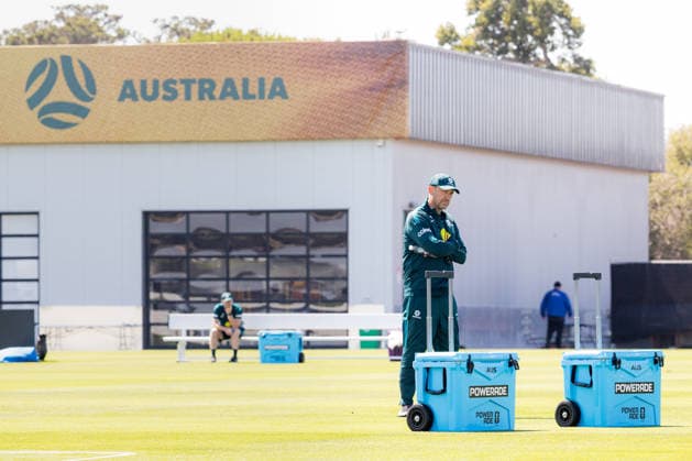 SOCCER AUSTRALIA TRAINING, Socceroos coach Tony Popovic seen during a training session at the Oakland Roots Sports Club in Alameda, California, United States, Sunday, June 14, 2026. ( NO ARCHIVING Alameda California United States  Copyright: xJasonxHenryx 20260615170131796017
