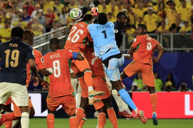 FIFA World Cup, WM, Weltmeisterschaft, Fussball 2026 - Group E - Ivory Coast vs Ecuador Goalkeeper Yahia Fofana (R) and Christ Inao Oulai of Ivory Coast (L) in action during the FIFA World Cup 2026 group stage match Ivory Coast against Ecuador, in Philadelphia, Pennsylvania, USA, 14 June 2026. PHILADELPHIA United States  Copyright: xSHAWNxTHEWx