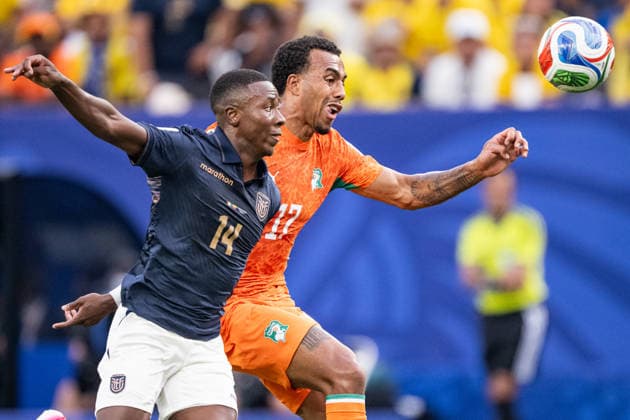 Guela Doue of Côte d Ivoire and Alan Minda of Ecuador fight for possession during the FIFA World Cup, WM, Weltmeisterschaft, Fussball 2026 Group E match between Ecuador and Ivory Coast at Philadelphia Stadium on June 14th, 2026. (Photo by Riquelve Nata Sports Press Photo)  Copyright: xRiquelvexNata SportsxPressxPhotox Sportspressphoto_SPR167068
