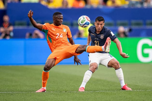 Bazoumana Toure of Côte d Ivoire and Alan Franco of Ecuador fight for possession during the FIFA World Cup, WM, Weltmeisterschaft, Fussball 2026 Group E match between Ecuador and Ivory Coast at Philadelphia Stadium on June 14th, 2026. (Photo by Riquelve Nata Sports Press Photo)  Copyright: xRiquelvexNata SportsxPressxPhotox Sportspressphoto_SPR167078