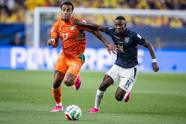 Guela Doue of Côte d Ivoire and Alan Minda of Ecuador fight for possession during the FIFA World Cup, WM, Weltmeisterschaft, Fussball 2026 Group E match between Ecuador and Ivory Coast at Philadelphia Stadium on June 14th, 2026. (Photo by Riquelve Nata Sports Press Photo)  Copyright: xRiquelvexNata SportsxPressxPhotox Sportspressphoto_SPR167107