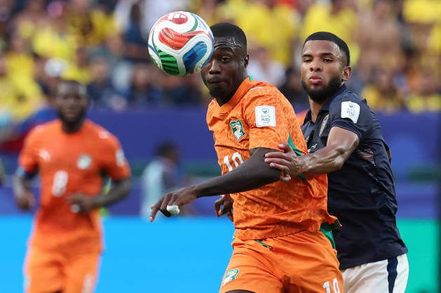 Nicolas Pepe (C) of Ivory Coast vies for the ball with Pedro Vite of Ecuador during a Group E match at the 2026 FIFA World Cup, WM, Weltmeisterschaft, Fussball between Ivory Coast and Ecuador at Lincoln Financial Field in Philadelphia, United States, 14 June 2026. FIFA World Cup 2026 - Group E - Ivory Coast vs Ecuador !ACHTUNG: NUR REDAKTIONELLE NUTZUNG!  Copyright: xSebastiaoxMoreirax GR1076 20260615-55020597727_1
