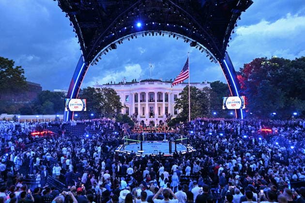 US President Donald Trump hosts UFC Freedom 250 at the White House An overall view at the start of the UFC Freedom 250 mixed martial arts event on the South Lawn of the White House in Washington, DC, USA, 14 June 2026. The event is taking place on the 80th birthday of US President Donald Trump. Washington District of Columbia United States  Copyright: xKENTxNISHIMURAx xPOOLx