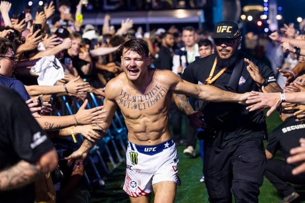 UFC Freedom 250 fan fest on the Ellipse UFC featherweight fighter Diego Lopes celebrates his victory with fans on the Ellipse, outside the South Lawn of the White House in Washington, DC, USA, 14 June 2026. The UFC Freedom 250 mixed martial arts event is taking place on the 80th birthday of US President Donald Trump. WASHINGTON DC UNITED STATES  Copyright: xJIMxLOxSCALZOx