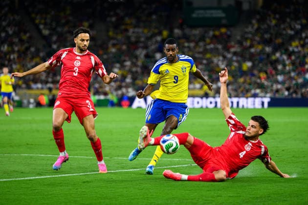260614 Alexander Isak of Sweden against Montassar Talbi and Omar Rekik of Tunisia during the FIFA World Cup, WM, Weltmeisterschaft, Fussball 2026 football match between Sweden and Tunisia on June 14, 2026 in Monterrey. Photo: Petter Arvidson BILDBYRAN kod PA PA1234 bbeng fotboll football soccer fotball vm fotbolls-vm fotball-vm fotbolls-vm 2026 fifa world cup 2026 sverige sweden sverige a tunisien tunisia bbauto