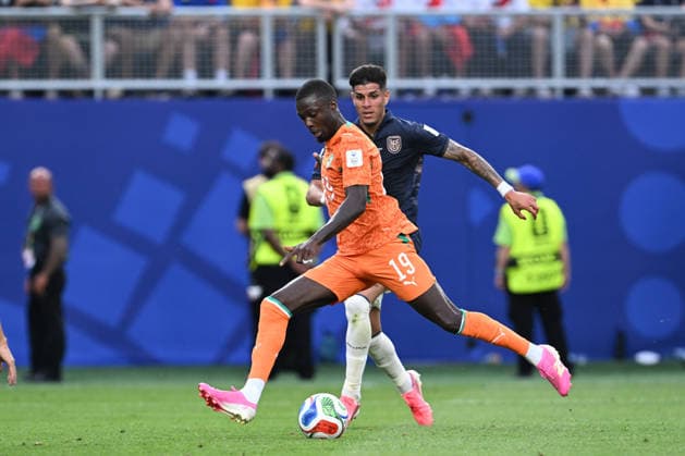 PHILADELPHIA, PA - JUNE 14: Nicolas PÃ pÃ 19 of CÃ te d Ivoire shoots the ball during the FIFA World Cup, WM, Weltmeisterschaft, Fussball 2026 Group E match between Cote d™Ivoire and Ecuador on June 14th, 2026 at Philadelphia Stadium in Philadelphia, PA. (Photo by Terence Lewis Icon Sportswire) SOCCER: JUN 14 FIFA World Cup 26 Group E - Cote d Ivoire vs Ecuador EDITORIAL USE ONLY Icon260614048