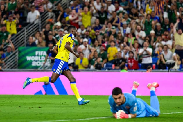 260614 Alexander Isak of Sweden celebrates after scoring 2-0 as goalkeeper Mouhib Chamakh of Tunisia looks dejected during the FIFA World Cup, WM, Weltmeisterschaft, Fussball 2026 football match between Sweden and Tunisia on June 14, 2026 in Monterrey. Photo: Joel Marklund BILDBYRAN kod JM PA1234 bbeng fotboll football soccer fotball vm fotbolls-vm fotball-vm fotbolls-vm 2026 fifa world cup 2026 sverige sweden sverige a tunisien tunisia jubel depp