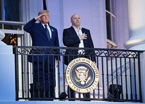 US President Donald Trump hosts UFC Freedom 250 at the White House US President Donald Trump (L) and UFC CEO Dana White (R) stand on the Blue Room balcony during the playing of the national anthem before the UFC Freedom 250 event on the South Lawn of the White House in Washington, DC, USA, 14 June 2026. The event is being held as part of President Trump s 80th birthday weekend activities. WASHINGTON DC UNITED STATES  Copyright: xANNABELLExGORDONx xPOOLx