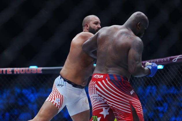 UFC Freedom 250 WASHINGTON, DC - June 14, 2026 : Josh Hokit and Derrick Lewis meet in the octagon for a 3-round bout at UFC Freedom 250 at The White House South Lawn on June 14, 2026 in Las Vegas, NV. (Photo by Louis Grasse PXImages) WASHINGTON, DC The White House South Lawn DC USA Copyright: xLouisxGrassex
