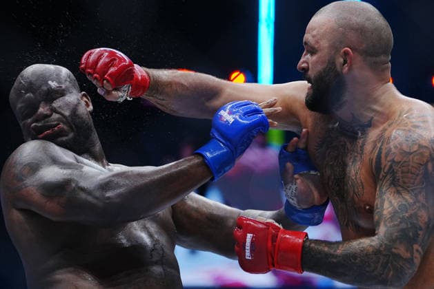 UFC Freedom 250 WASHINGTON, DC - June 14, 2026 : Josh Hokit and Derrick Lewis meet in the octagon for a 3-round bout at UFC Freedom 250 at The White House South Lawn on June 14, 2026 in Las Vegas, NV. (Photo by Louis Grasse PXImages) WASHINGTON, DC The White House South Lawn DC USA Copyright: xLouisxGrassex