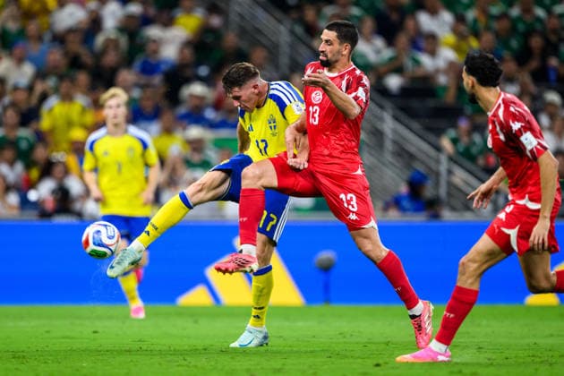 260614 Viktor Gyökeres of Sweden and Rani Khedira of Tunisia during the FIFA World Cup, WM, Weltmeisterschaft, Fussball 2026 football match between Sweden and Tunisia on June 14, 2026 in Monterrey. Photo: Petter Arvidson BILDBYRAN kod PA PA1234 bbeng fotboll football soccer fotball vm fotbolls-vm fotball-vm fotbolls-vm 2026 fifa world cup 2026 sverige sweden sverige a tunisien tunisia bbauto