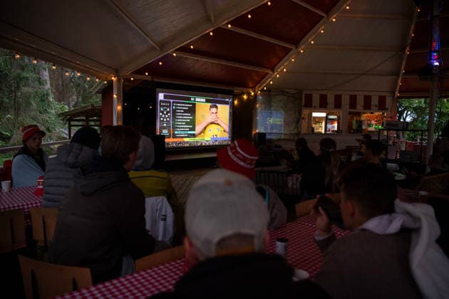 260615 Swedish fans watch the FIFA World Cup, WM, Weltmeisterschaft, Fussball match between Sweden and Tunisia on a big screen TV in a dance pavilion on June 15, 2026 in Ekerö, Sweden. Photo: Niklas Larsson BILDBYRAN kod NL NL0016 fotboll football soccer fotball vm sverige-tunisien bbeng genre Sverige Tunisien folkhemmet storbilds-tv