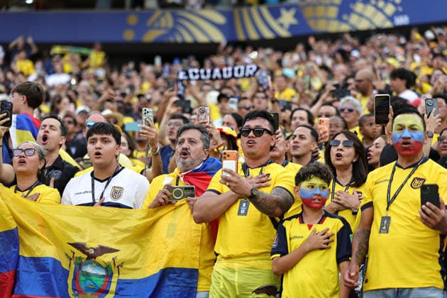 June 14, 2026, Philadelphia, Pennsylvania, USA: Ecuador fans cheer during the June 14th FIFA World Cup, WM, Weltmeisterschaft, Fussball 2026 matchup between CoÂ te d Ivoire and Ecuador at Lincoln Financial Field in Philadelphia, Pennsylvania. FIFA World Cup 2026: CoÂ Te D Ivoire 1:0 Ecuador  - ZUMAs325 20260614_zsp_s325_033 Copyright: xJessxStilesx
