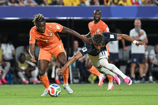 PHILADELPHIA, PA - JUNE 14: Odilon Kossounou 7 of CÃ te d Ivoire and Kevin Rodriguez 11 of Ecuador battle for possession during the FIFA World Cup, WM, Weltmeisterschaft, Fussball 2026 Group E match between Cote d™Ivoire and Ecuador on June 14th, 2026 at Philadelphia Stadium in Philadelphia, PA. (Photo by Terence Lewis Icon Sportswire) SOCCER: JUN 14 FIFA World Cup 26 Group E - Cote d Ivoire vs Ecuador EDITORIAL USE ONLY Icon260614060