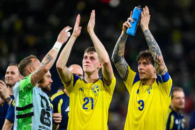 260614 Alexander Bernhardsson and Victor Nilsson Lindelöf of Sweden celebrate after the FIFA World Cup, WM, Weltmeisterschaft, Fussball 2026 football match between Sweden and Tunisia on June 14, 2026 in Monterrey. Photo: Joel Marklund BILDBYRAN kod JM PA1234 bbeng fotboll football soccer fotball vm fotbolls-vm fotball-vm fotbolls-vm 2026 fifa world cup 2026 sverige sweden sverige a tunisien tunisia jubel