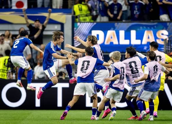 ARLINGTON - Japan players celebrate Koki Ogawa s 2-2 equalizer during the FIFA 2026 World Cup Group F match between the Netherlands and Japan at Dallas Stadium on June 14, 2026, in Arlington, United States. KOEN VAN WEEL ANP FIFA World Cup, WM, Weltmeisterschaft, Fussball 2026 2026 xVIxANPxSportx xxANPxIVx 561058161 originalFilename: 561058161.jpg